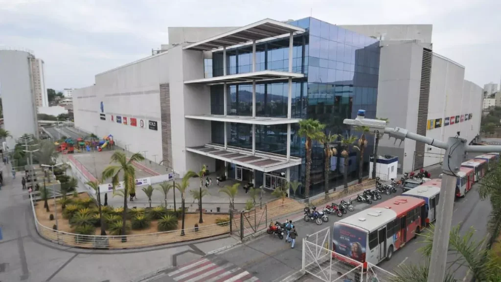 Empresa de mudanças em Venda Nova: fachada do shopping estação que da para a Avenida Cristiano Machado.